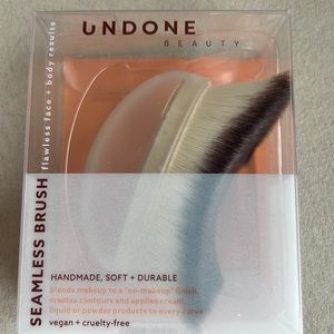 NIB Undone Seamless Brush